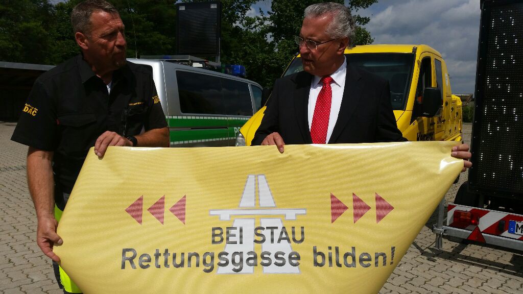 Michael Kemeny mit Innen- und Verkehrsminister Joachim Herrmann